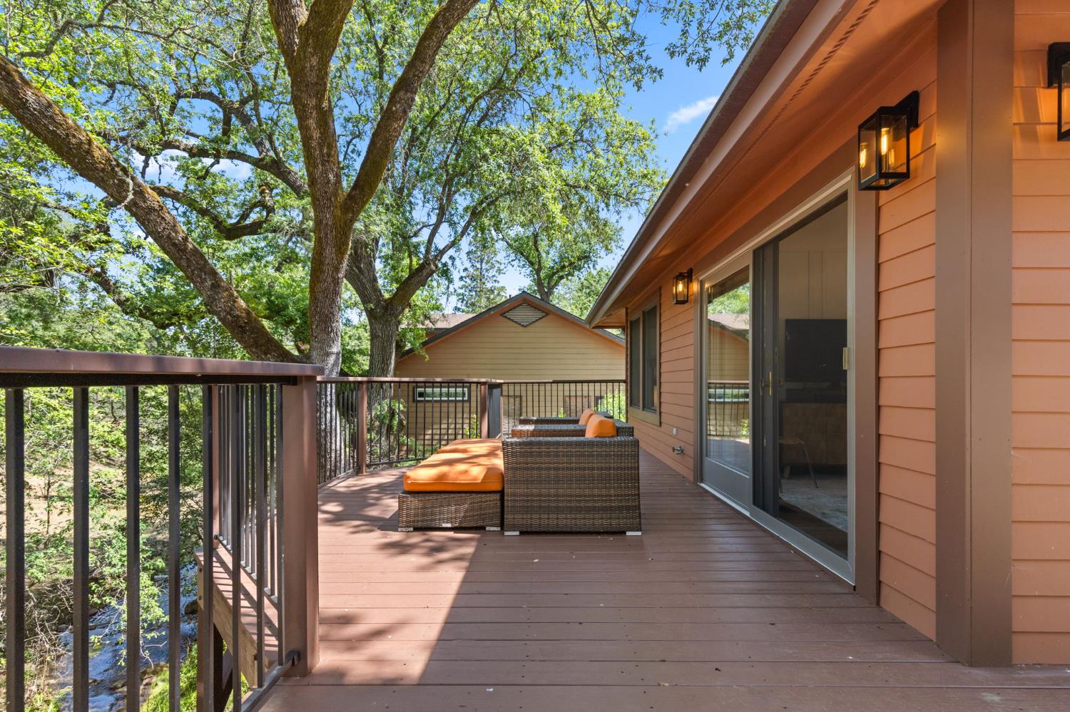 Sutter Creek, California, 95685, United States, 2 Bedrooms Bedrooms, ,4 BathroomsBathrooms,Residential,Active,2038151