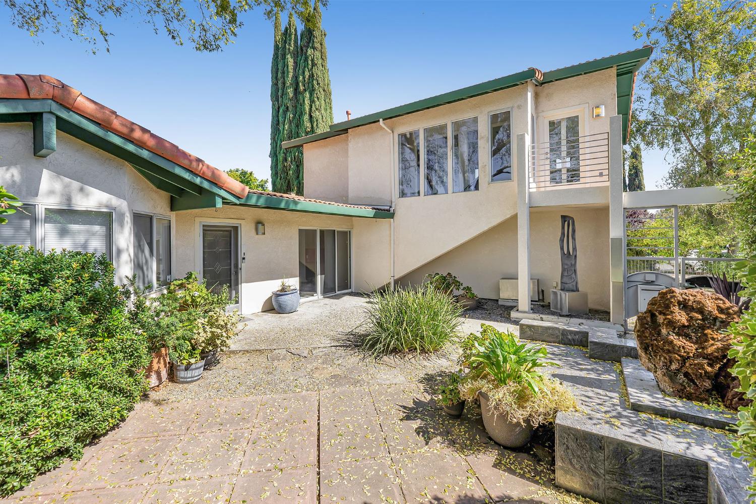 Davis, California, 95618, United States, 5 Bedrooms Bedrooms, ,4 BathroomsBathrooms,Residential,Active,1960157