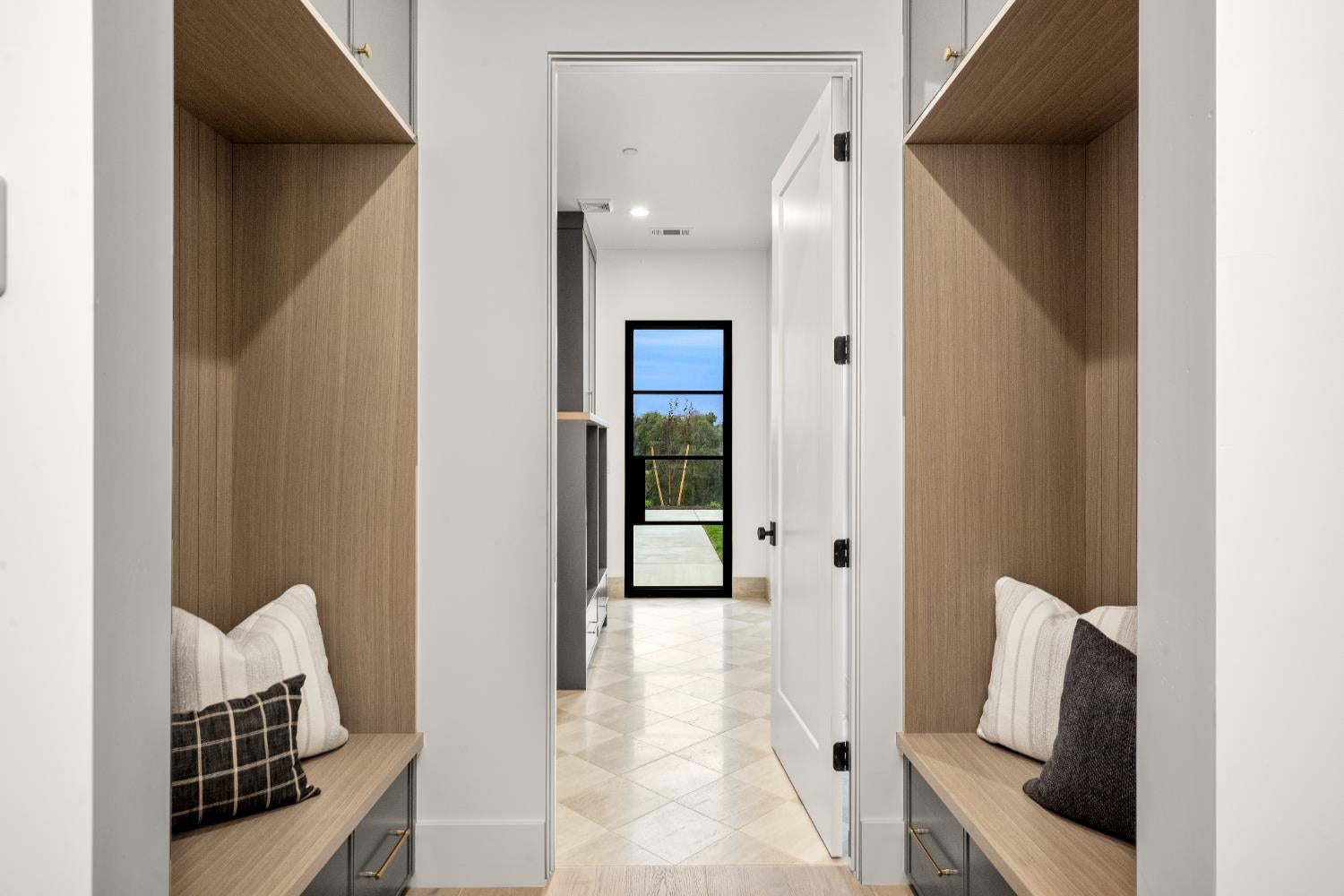 Newcastle, California, 95658, United States, 4 Bedrooms Bedrooms, ,6 BathroomsBathrooms,Residential,Active,1973288