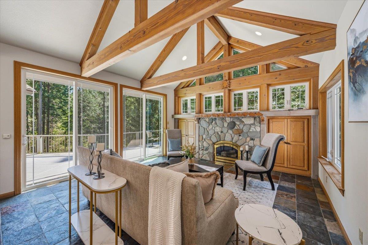 Nevada City, California, 95959, United States, 3 Bedrooms Bedrooms, ,3 BathroomsBathrooms,Residential,Active,2043425