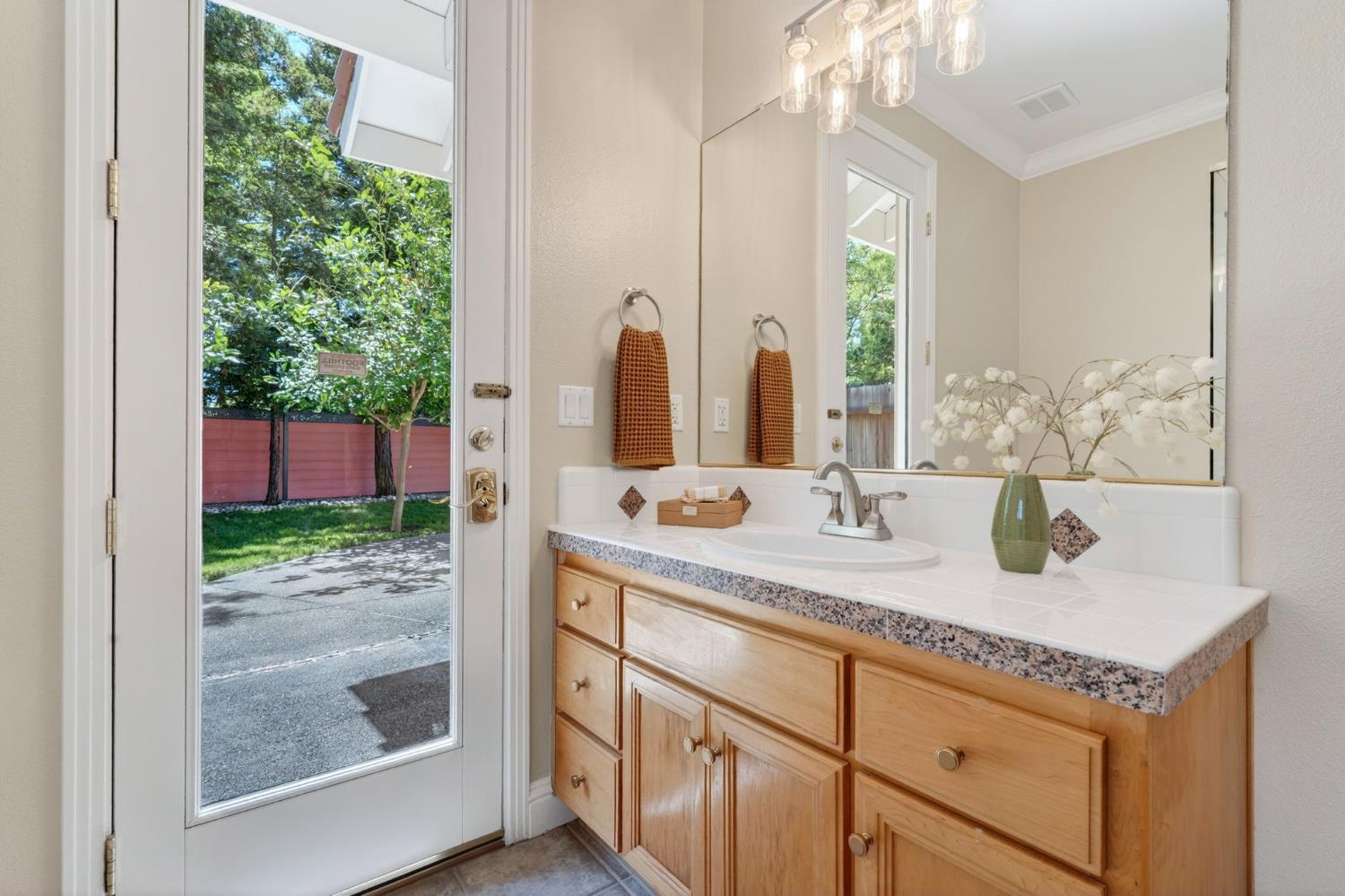 Davis, California, 95618, United States, 4 Bedrooms Bedrooms, ,3 BathroomsBathrooms,Residential,Pending,2045806