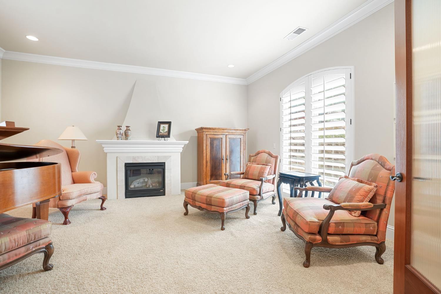 Folsom, California, 95630, United States, 4 Bedrooms Bedrooms, ,4 BathroomsBathrooms,Residential,Active,2008257