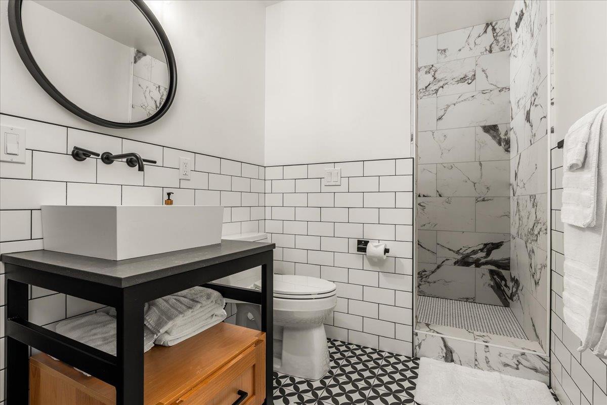 Nevada City, California, 95959, United States, 7 Bedrooms Bedrooms, ,5 BathroomsBathrooms,Residential,Active,2011864