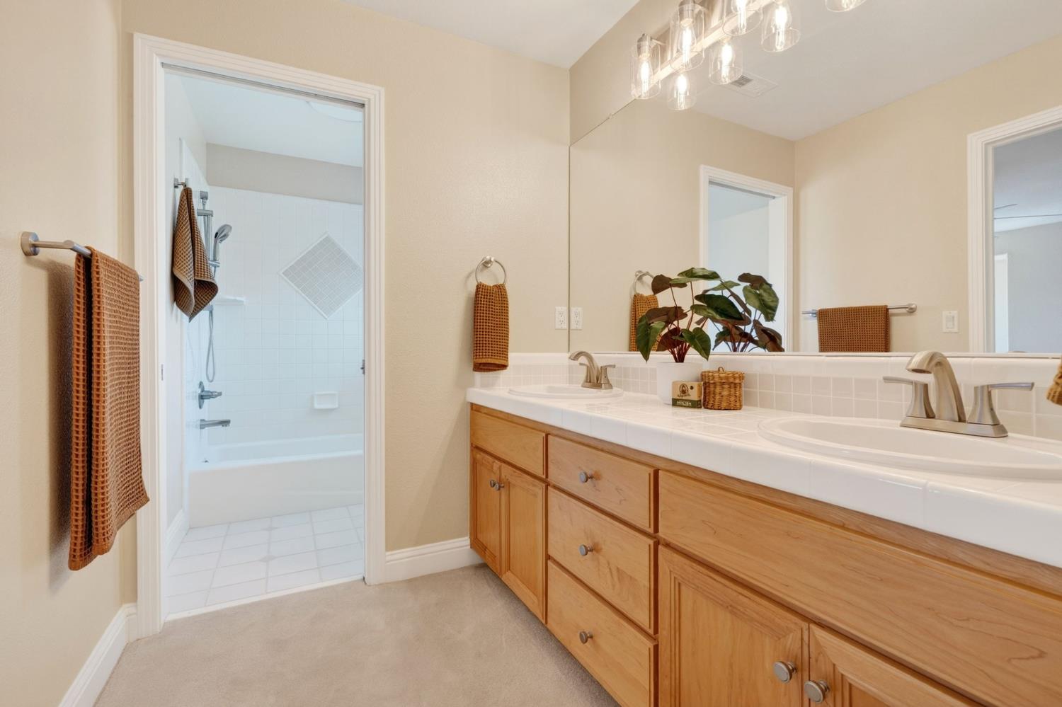 Davis, California, 95618, United States, 4 Bedrooms Bedrooms, ,3 BathroomsBathrooms,Residential,Pending,2045806