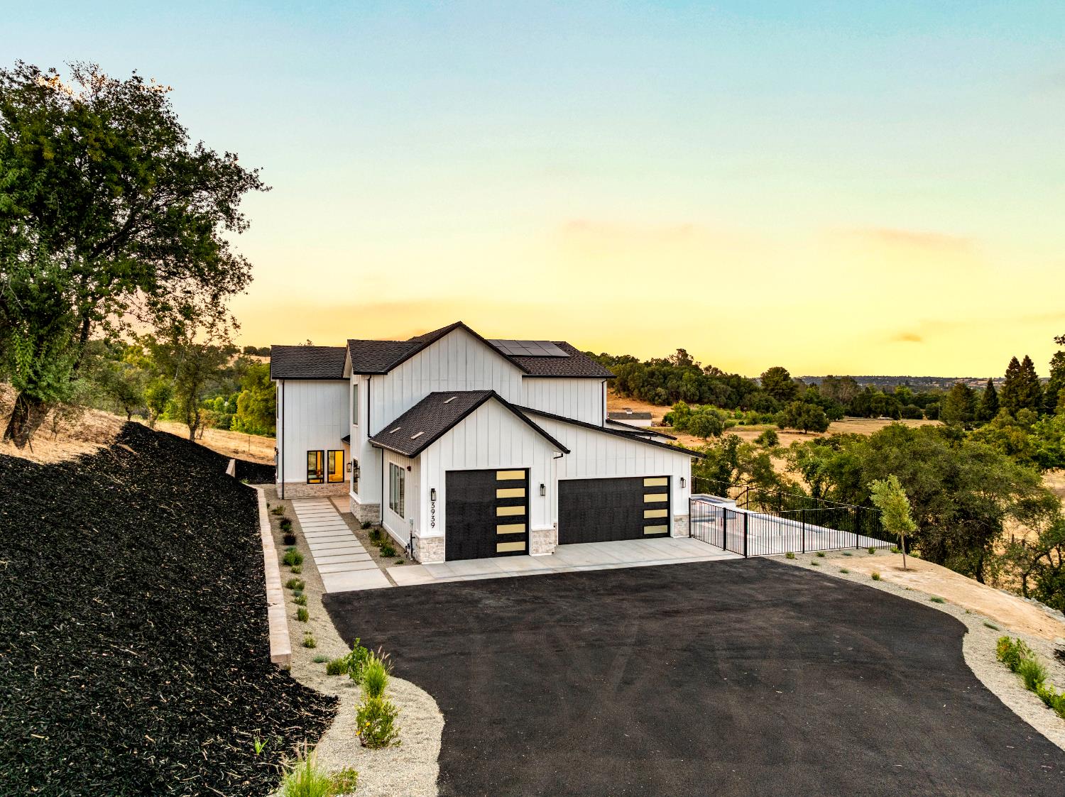 Loomis, California, 95650, United States, 5 Bedrooms Bedrooms, ,4 BathroomsBathrooms,Residential,Active,1959535