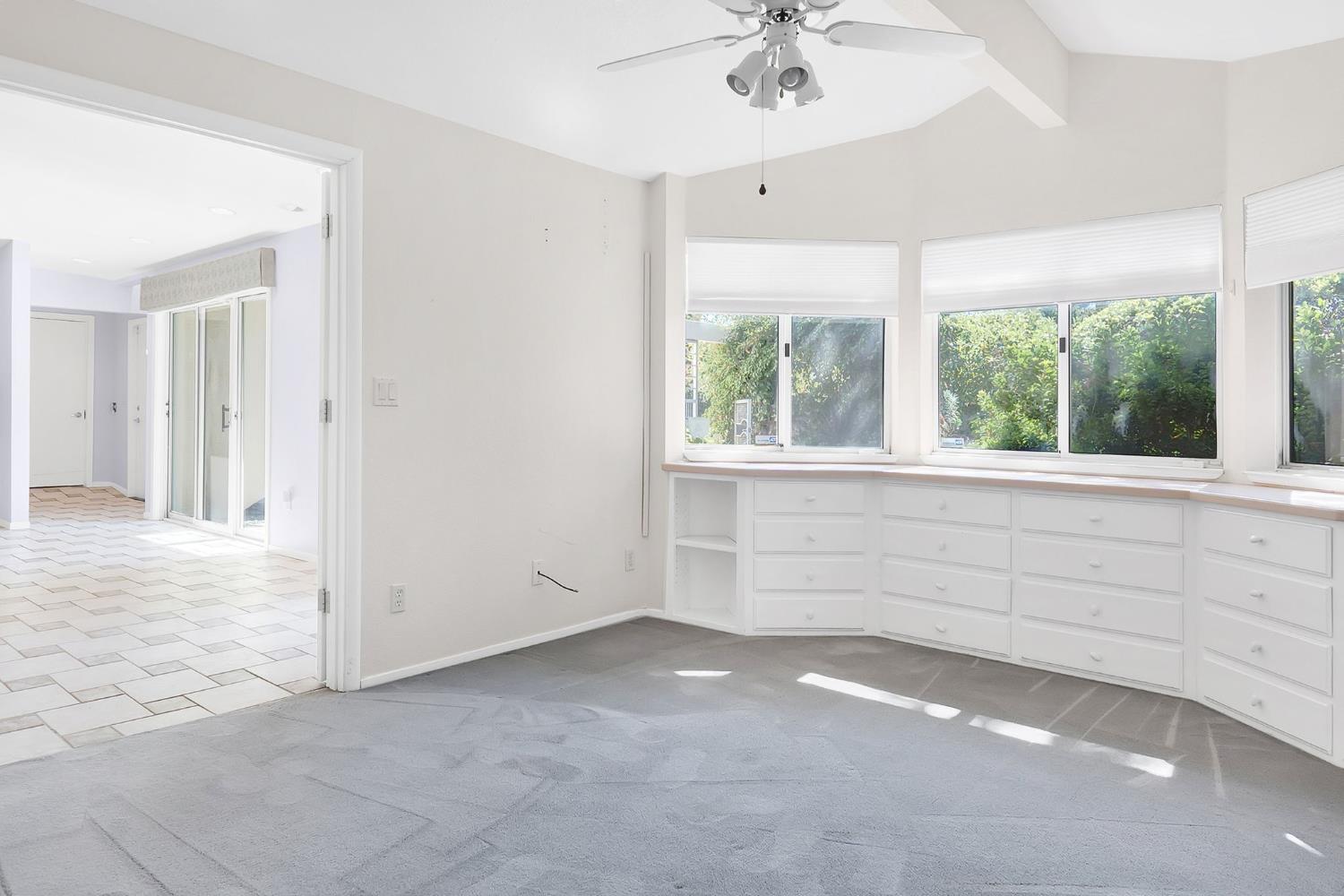 Davis, California, 95618, United States, 5 Bedrooms Bedrooms, ,4 BathroomsBathrooms,Residential,Active,1960157