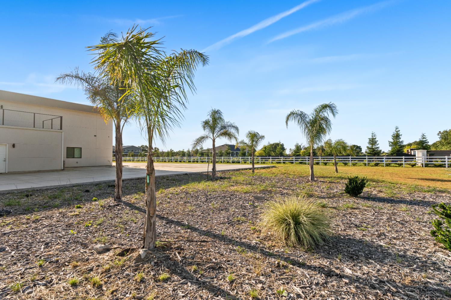 Elk Grove, California, 95624, United States, 6 Bedrooms Bedrooms, ,5 BathroomsBathrooms,Residential,Pending,2045803