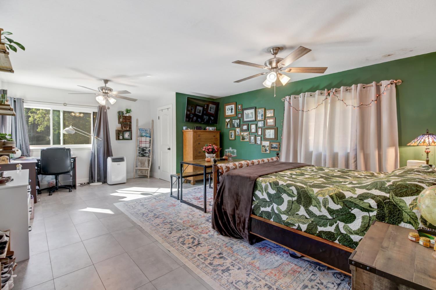 Carmichael, California, 95608, United States, 5 Bedrooms Bedrooms, ,4 BathroomsBathrooms,Residential,Active,1952048