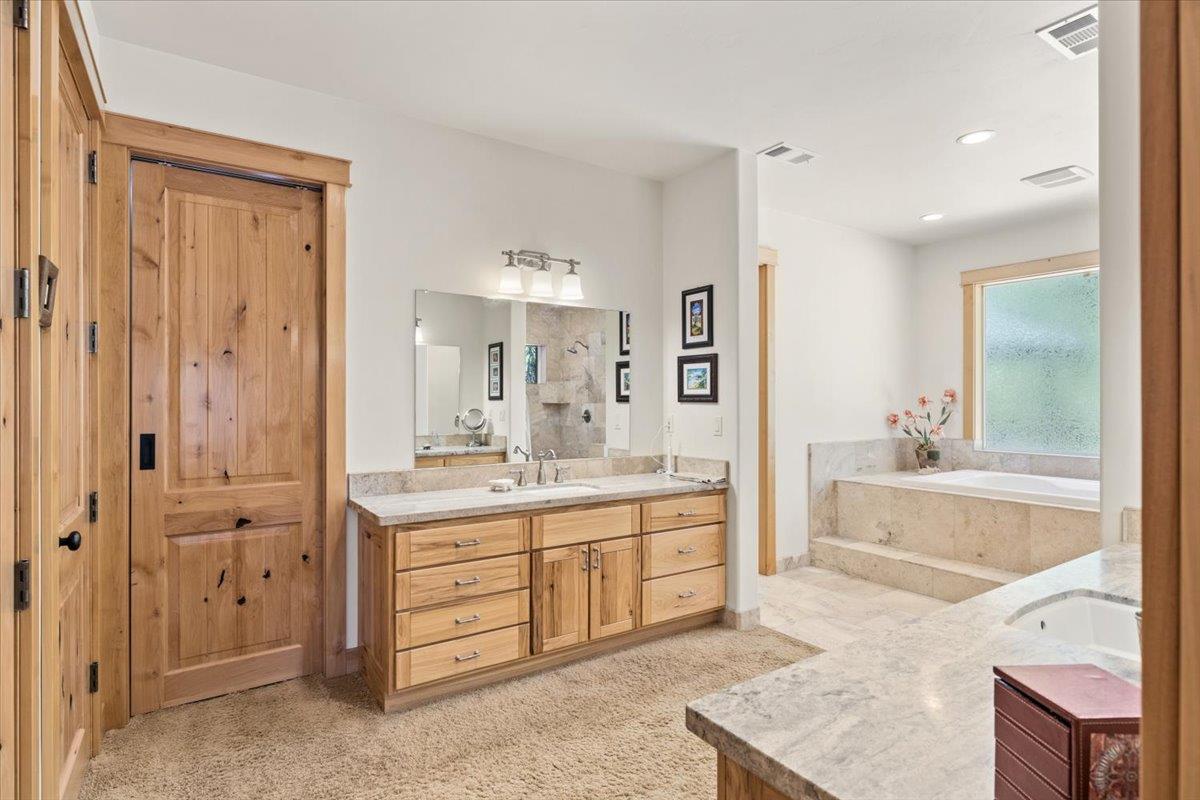 Nevada City, California, 95959, United States, 3 Bedrooms Bedrooms, ,4 BathroomsBathrooms,Residential,Active,1893237