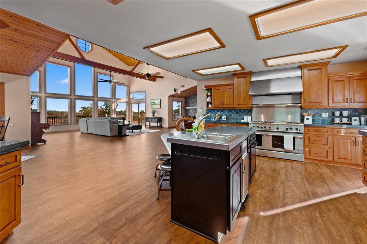 Penn Valley, California, 95946, United States, 4 Bedrooms Bedrooms, ,5 BathroomsBathrooms,Residential,Active,1941359