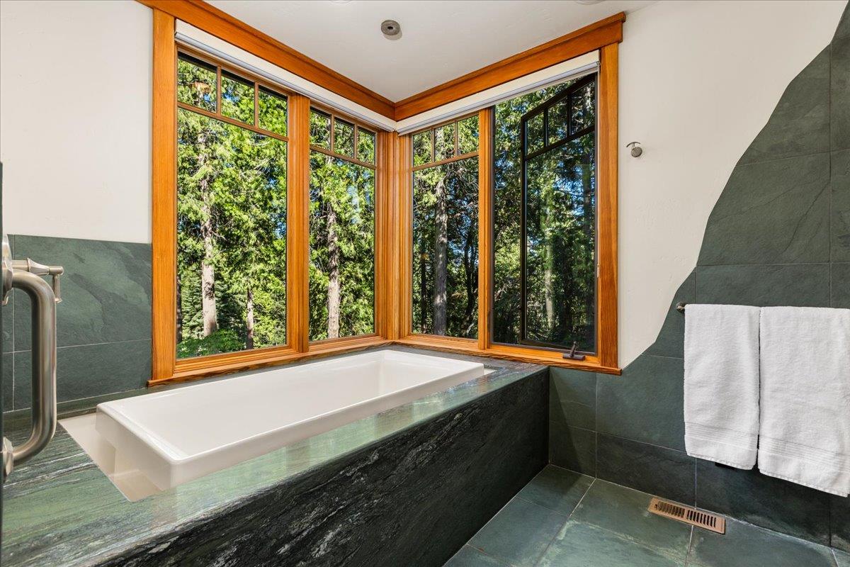 Nevada City, California, 95959, United States, 3 Bedrooms Bedrooms, ,4 BathroomsBathrooms,Residential,Active,1886804