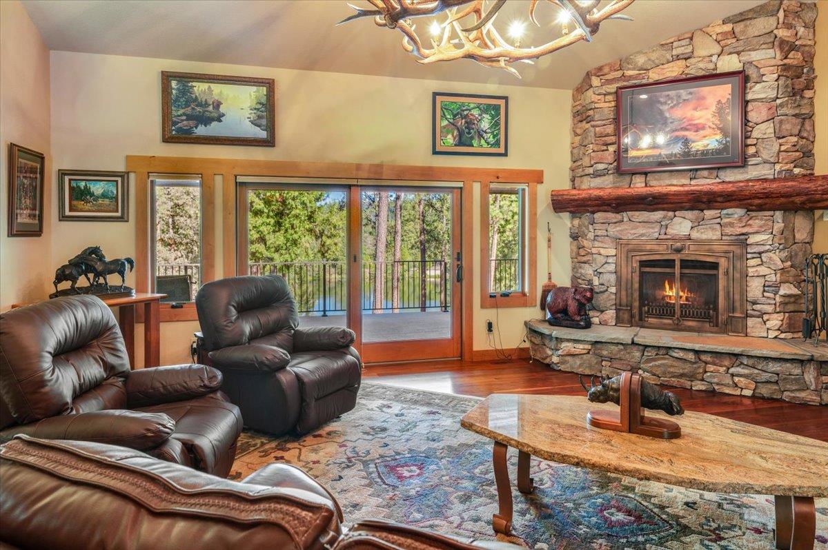 Nevada City, California, 95959, United States, 4 Bedrooms Bedrooms, ,4 BathroomsBathrooms,Residential,Active,2043131