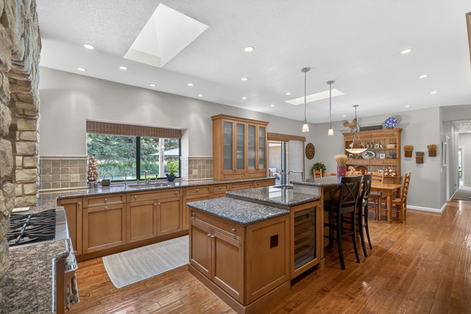 Woodland, California, 95776, United States, 5 Bedrooms Bedrooms, ,3 BathroomsBathrooms,Residential,Pending,2045625