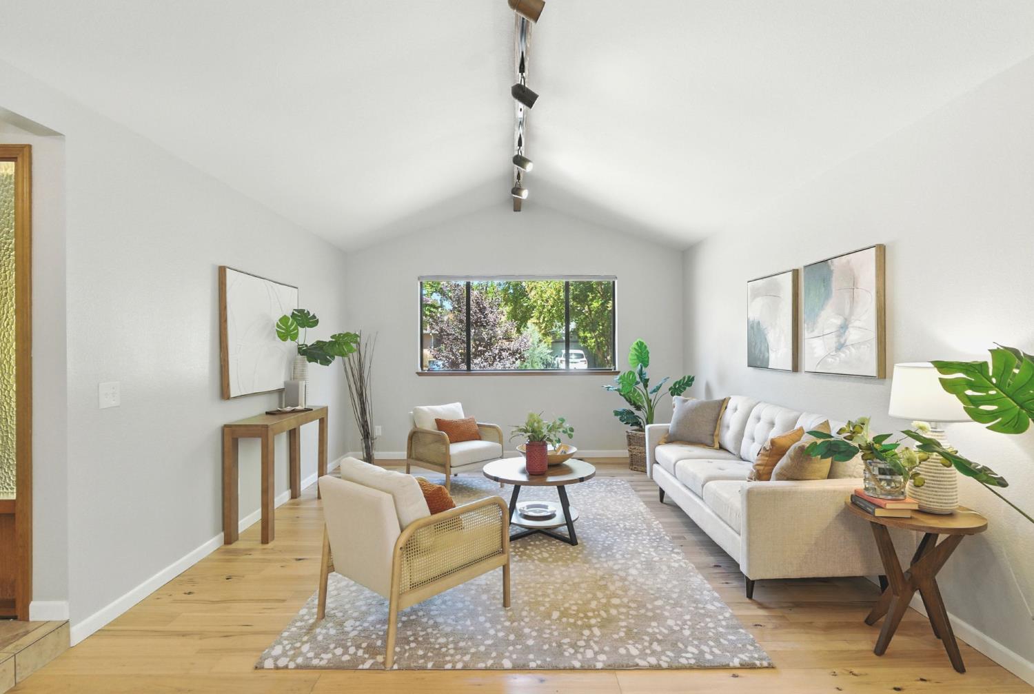 Davis, California, 95616, United States, 4 Bedrooms Bedrooms, ,2 BathroomsBathrooms,Residential,Active,1922306