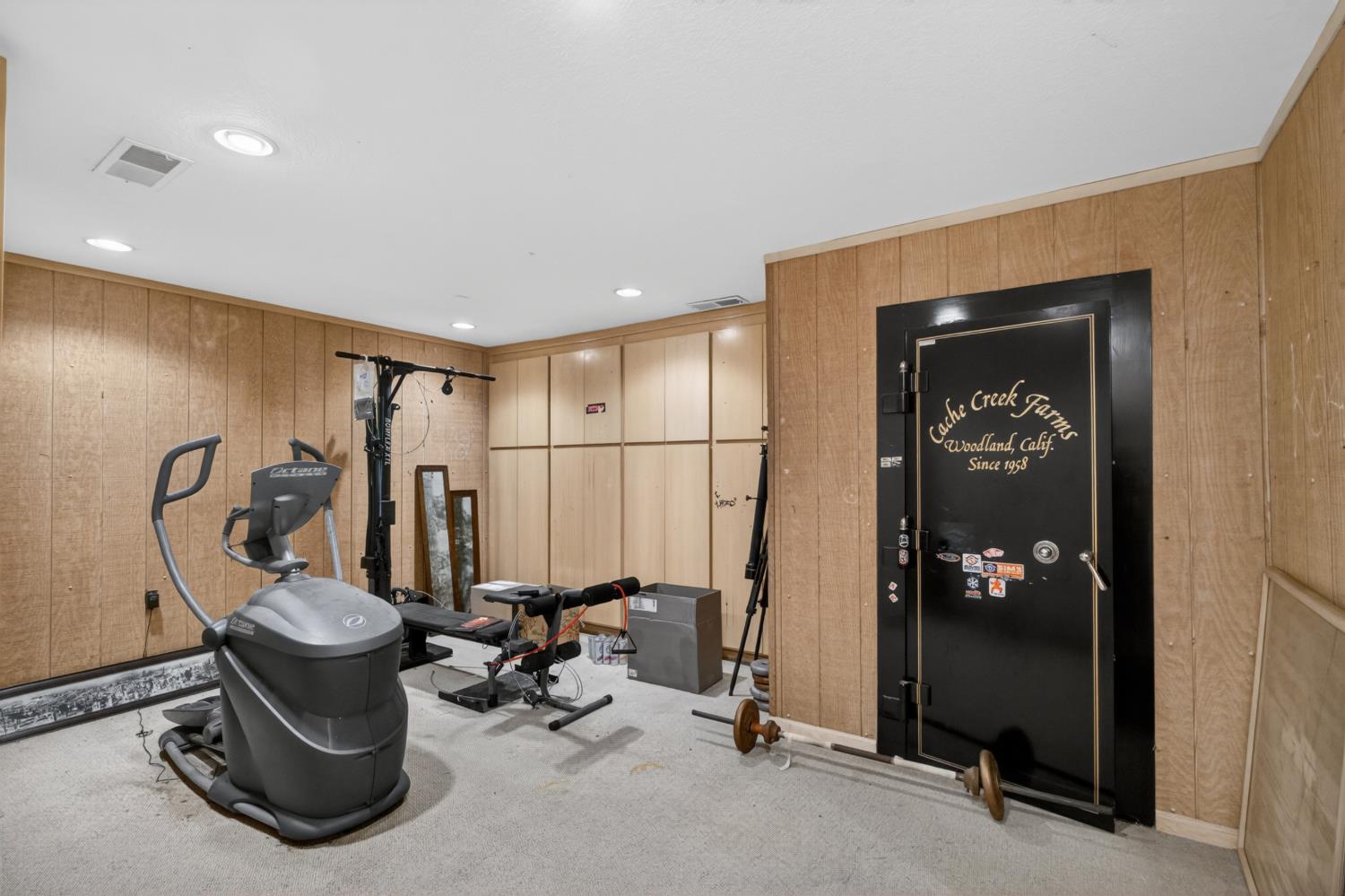 Woodland, California, 95776, United States, 5 Bedrooms Bedrooms, ,3 BathroomsBathrooms,Residential,Pending,2045625