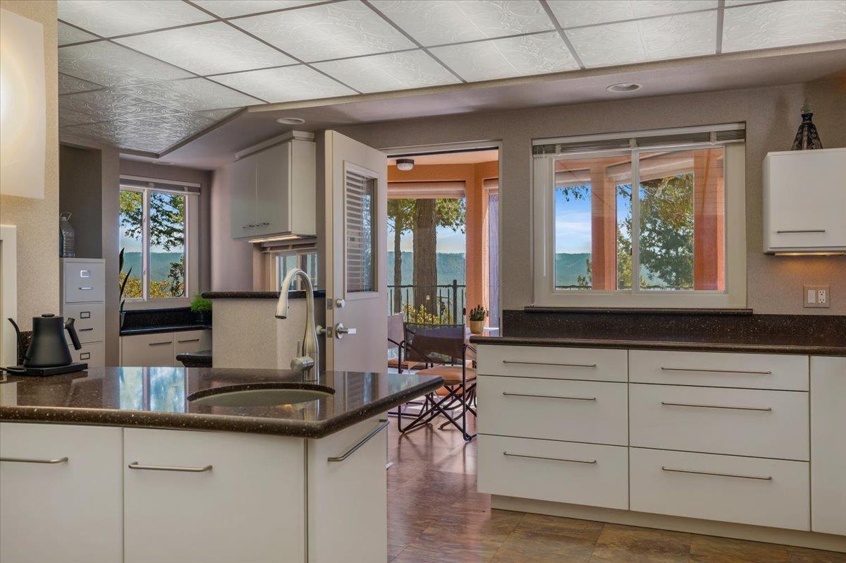 Nevada City, California, 95959, United States, 3 Bedrooms Bedrooms, ,4 BathroomsBathrooms,Residential,Active,1919387