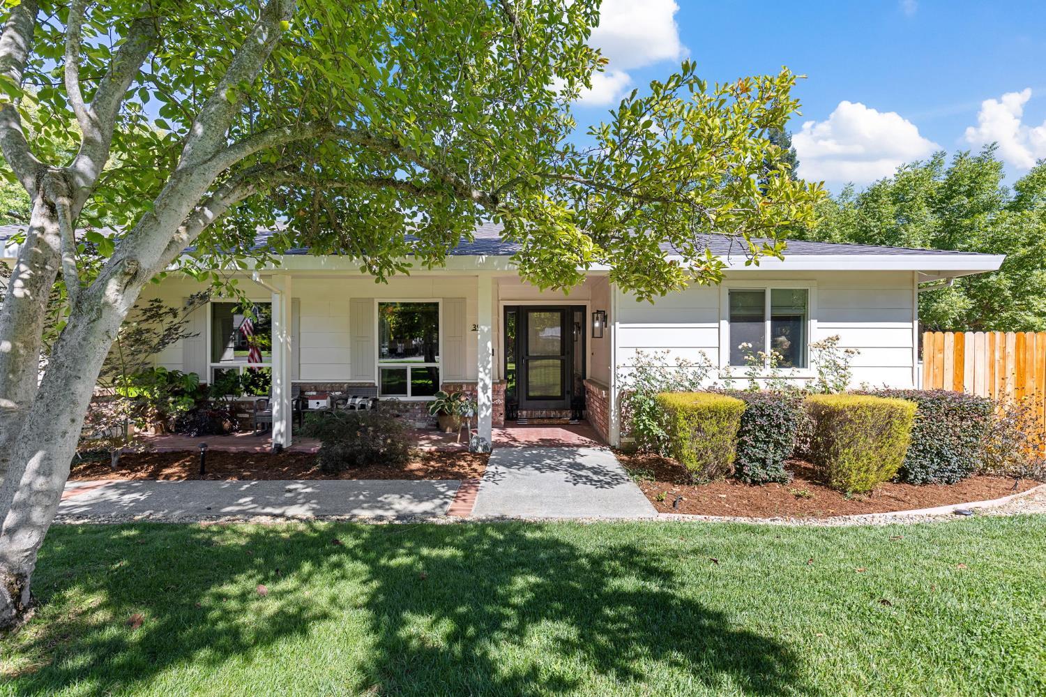Loomis, California, 95650, United States, 3 Bedrooms Bedrooms, ,2 BathroomsBathrooms,Residential,Pending,1922290