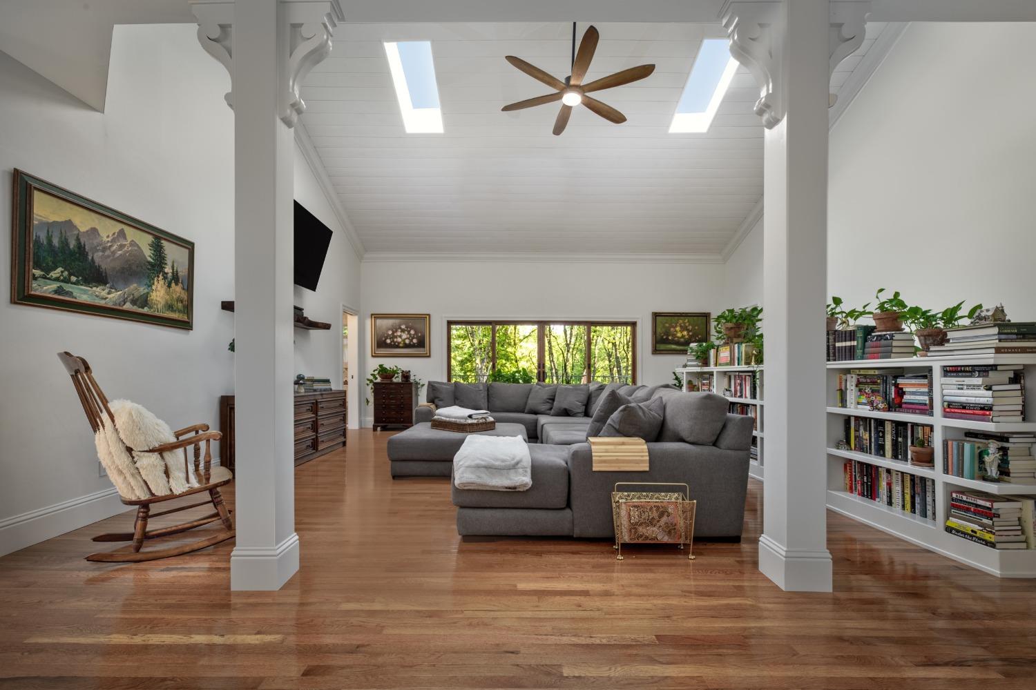 Nevada City, California, 95959, United States, 4 Bedrooms Bedrooms, ,5 BathroomsBathrooms,Residential,Active,1808164