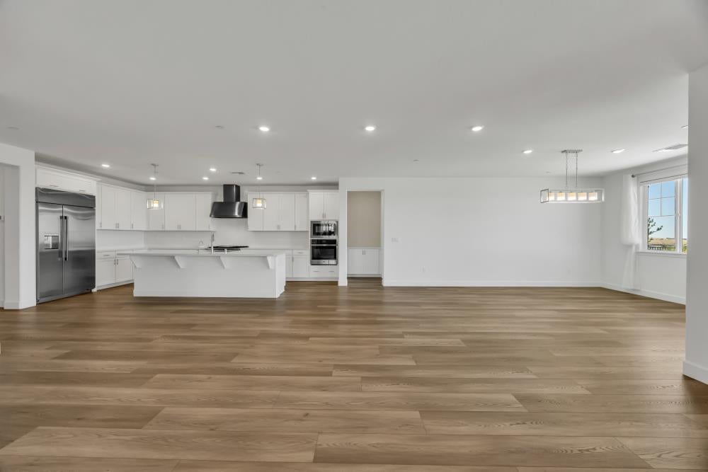Folsom, California, 95630, United States, 4 Bedrooms Bedrooms, ,3 BathroomsBathrooms,Residential,Active,1922343