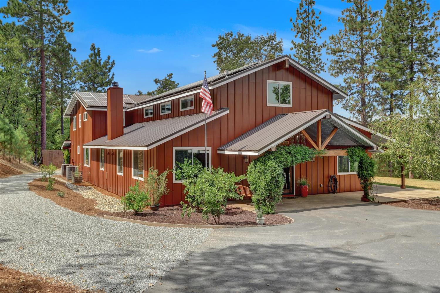 Grass Valley, California, 95949, United States, 4 Bedrooms Bedrooms, ,5 BathroomsBathrooms,Residential,Active,1941342