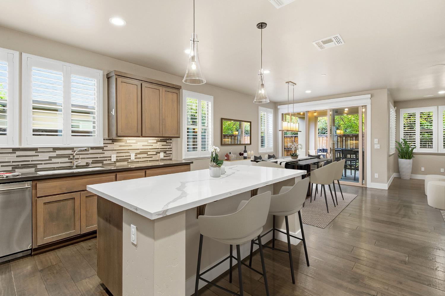 Sacramento, California, 95825, United States, 4 Bedrooms Bedrooms, ,4 BathroomsBathrooms,Residential,Active,1996302