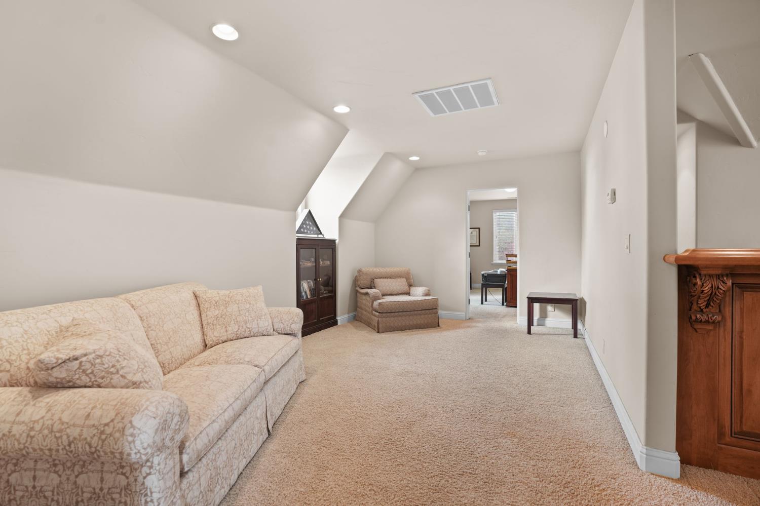 Folsom, California, 95630, United States, 4 Bedrooms Bedrooms, ,4 BathroomsBathrooms,Residential,Active,2008257