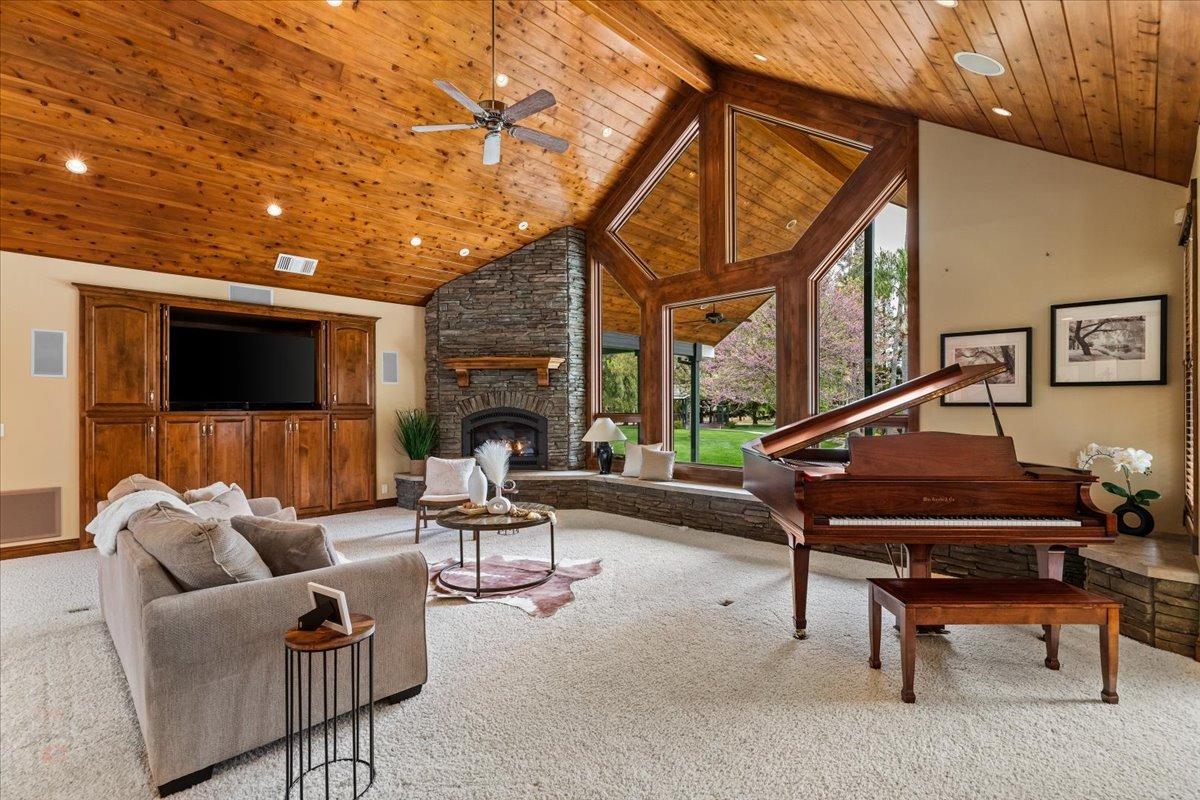 Ripon, California, 95366, United States, 3 Bedrooms Bedrooms, ,5 BathroomsBathrooms,Residential,Active,1808206