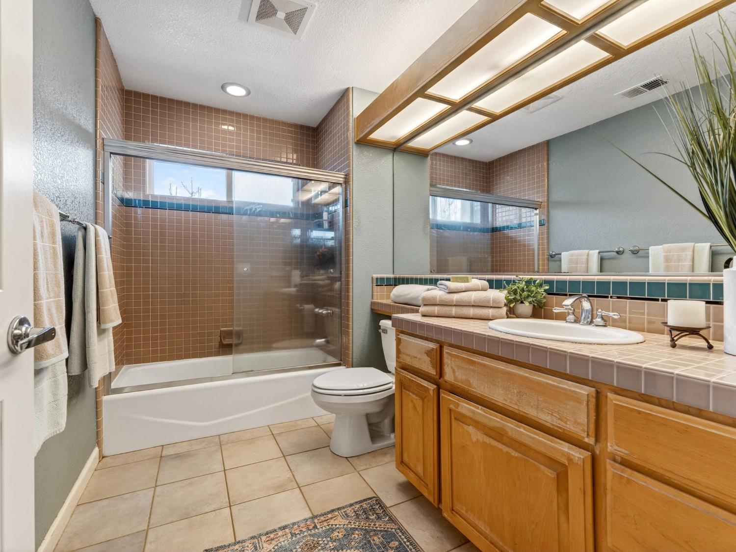 Davis, California, 95616, United States, 4 Bedrooms Bedrooms, ,3 BathroomsBathrooms,Residential,Active,2012895