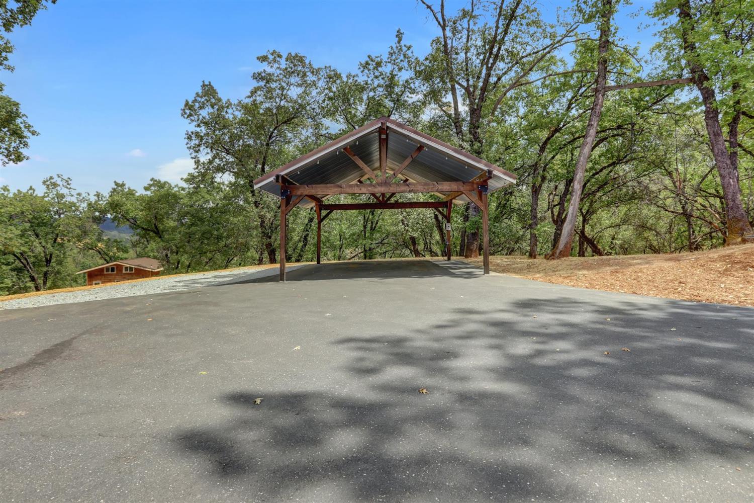 Grass Valley, California, 95949, United States, 4 Bedrooms Bedrooms, ,5 BathroomsBathrooms,Residential,Active,1941342