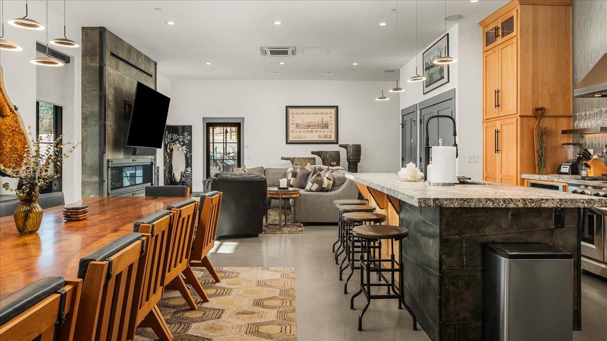 Nevada City, California, 95959, United States, 7 Bedrooms Bedrooms, ,5 BathroomsBathrooms,Residential,Active,2011864