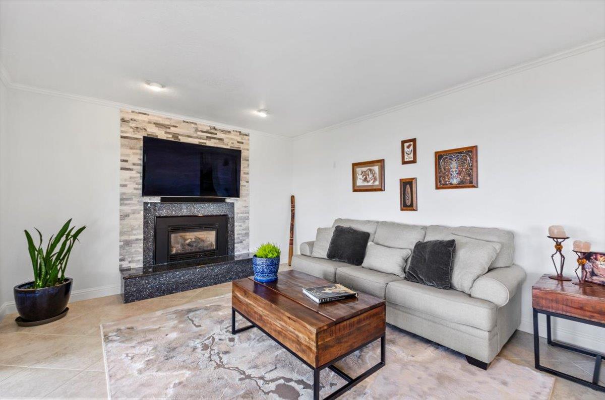 El Dorado Hills, California, 95762, United States, 4 Bedrooms Bedrooms, ,3 BathroomsBathrooms,Residential,Active,1894237