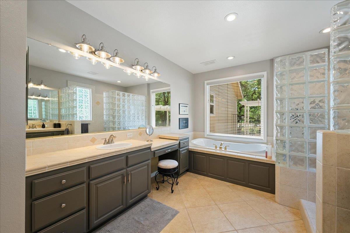 Shingle Springs, California, 95682, United States, 3 Bedrooms Bedrooms, ,3 BathroomsBathrooms,Residential,Active,1823945