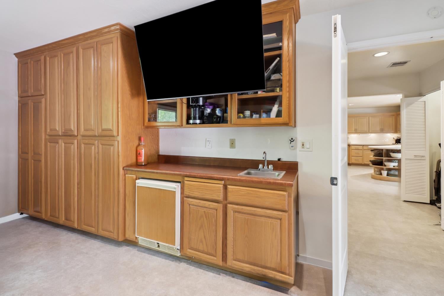 Carmichael, California, 95608, United States, 4 Bedrooms Bedrooms, ,3 BathroomsBathrooms,Residential,Active,1904149