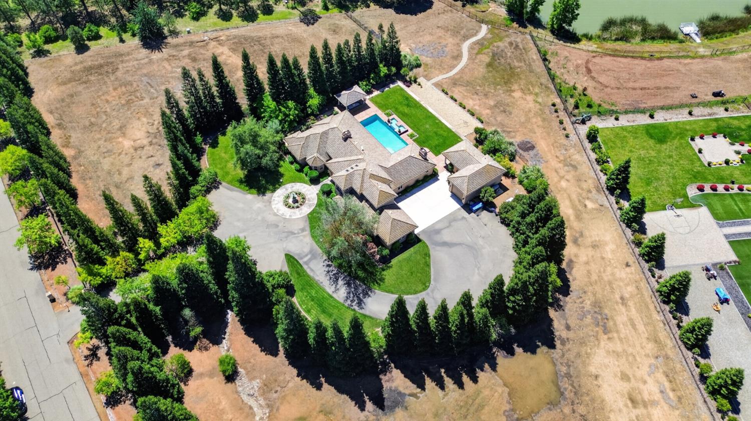 Sacramento, California, 95830, United States, 4 Bedrooms Bedrooms, ,4 BathroomsBathrooms,Residential,Active,2045041