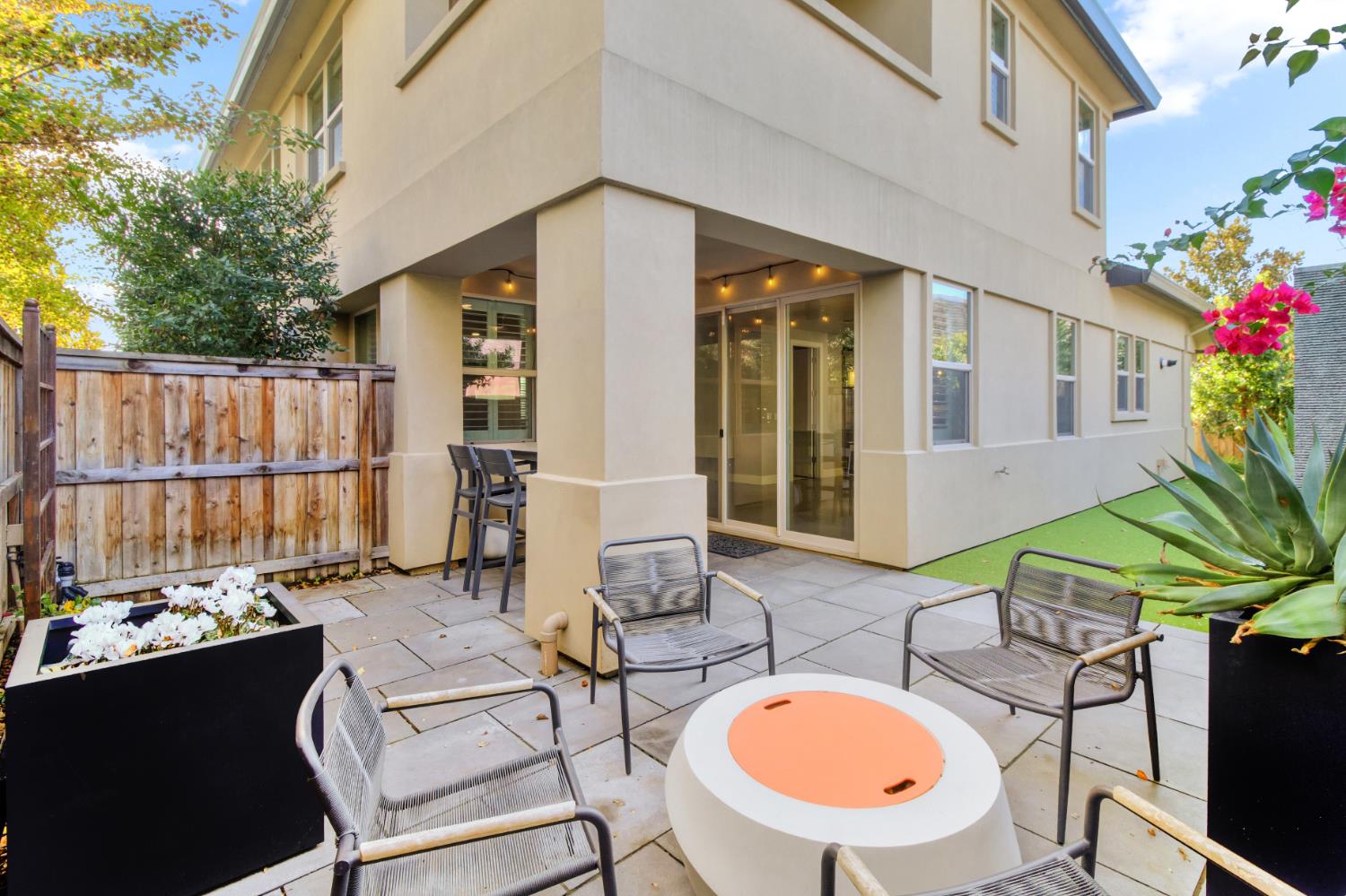 Sacramento, California, 95825, United States, 4 Bedrooms Bedrooms, ,4 BathroomsBathrooms,Residential,Active,1996302