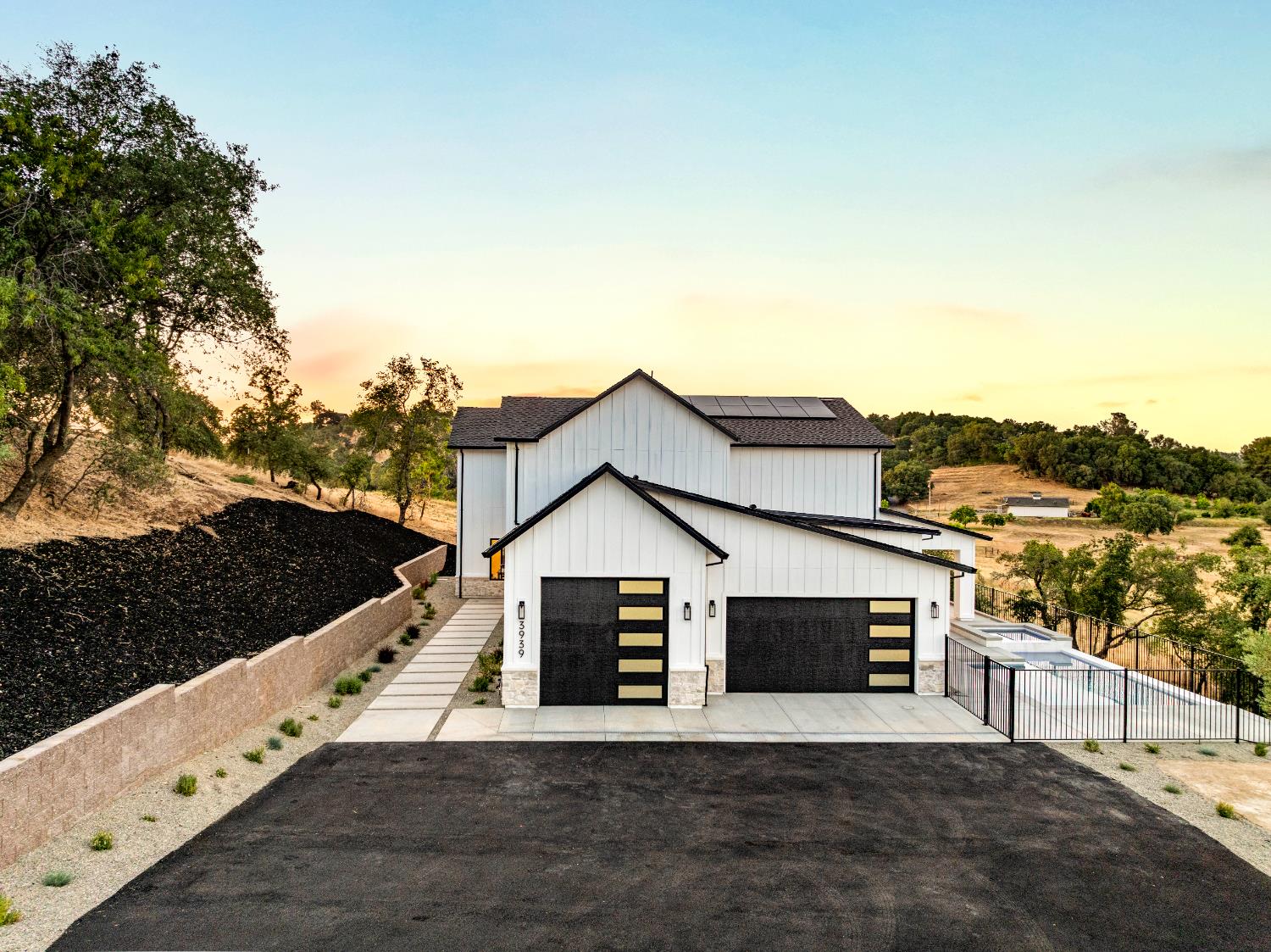 Loomis, California, 95650, United States, 5 Bedrooms Bedrooms, ,4 BathroomsBathrooms,Residential,Active,1959535