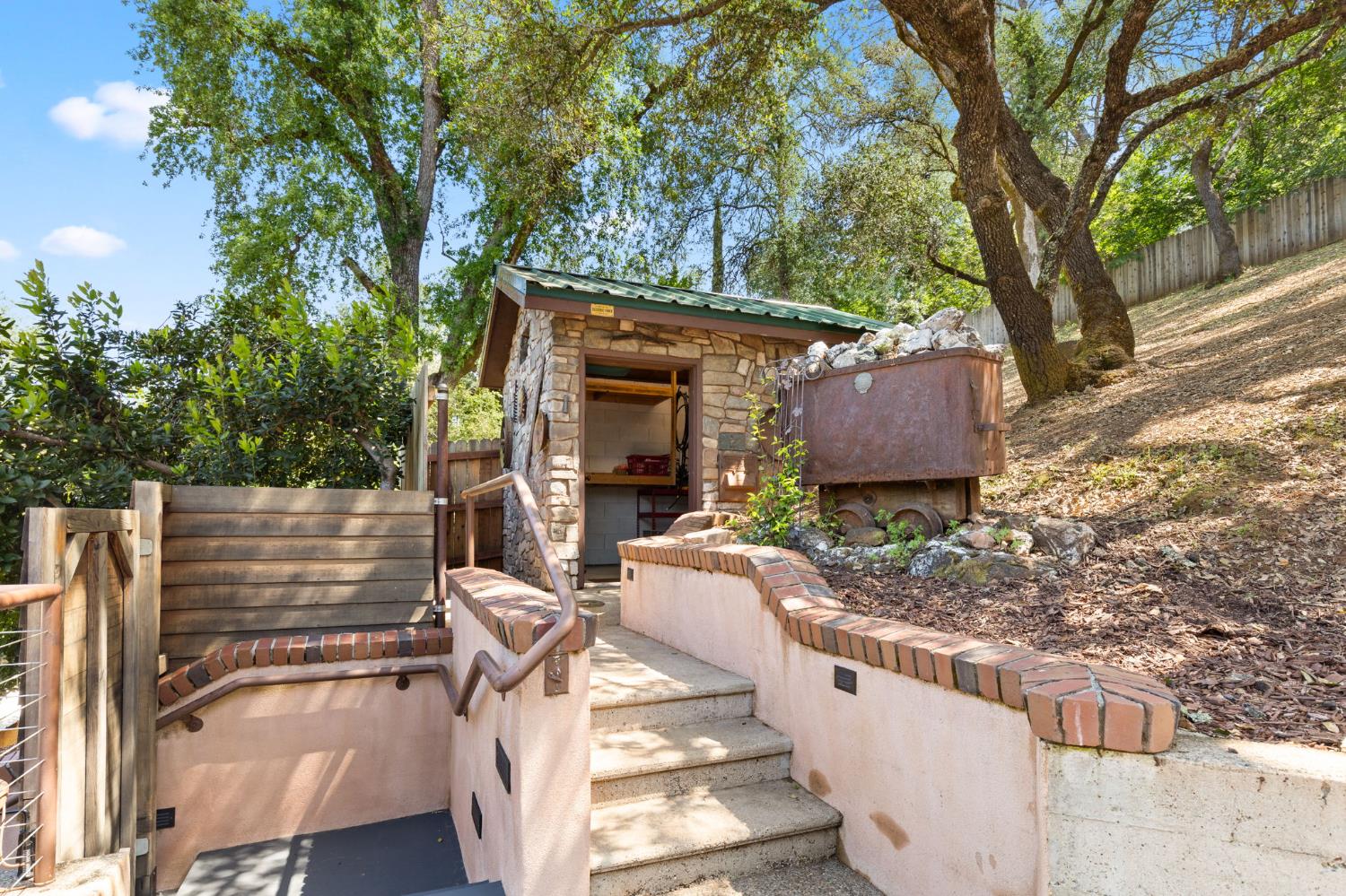 Sutter Creek, California, 95685, United States, 2 Bedrooms Bedrooms, ,4 BathroomsBathrooms,Residential,Active,2038151