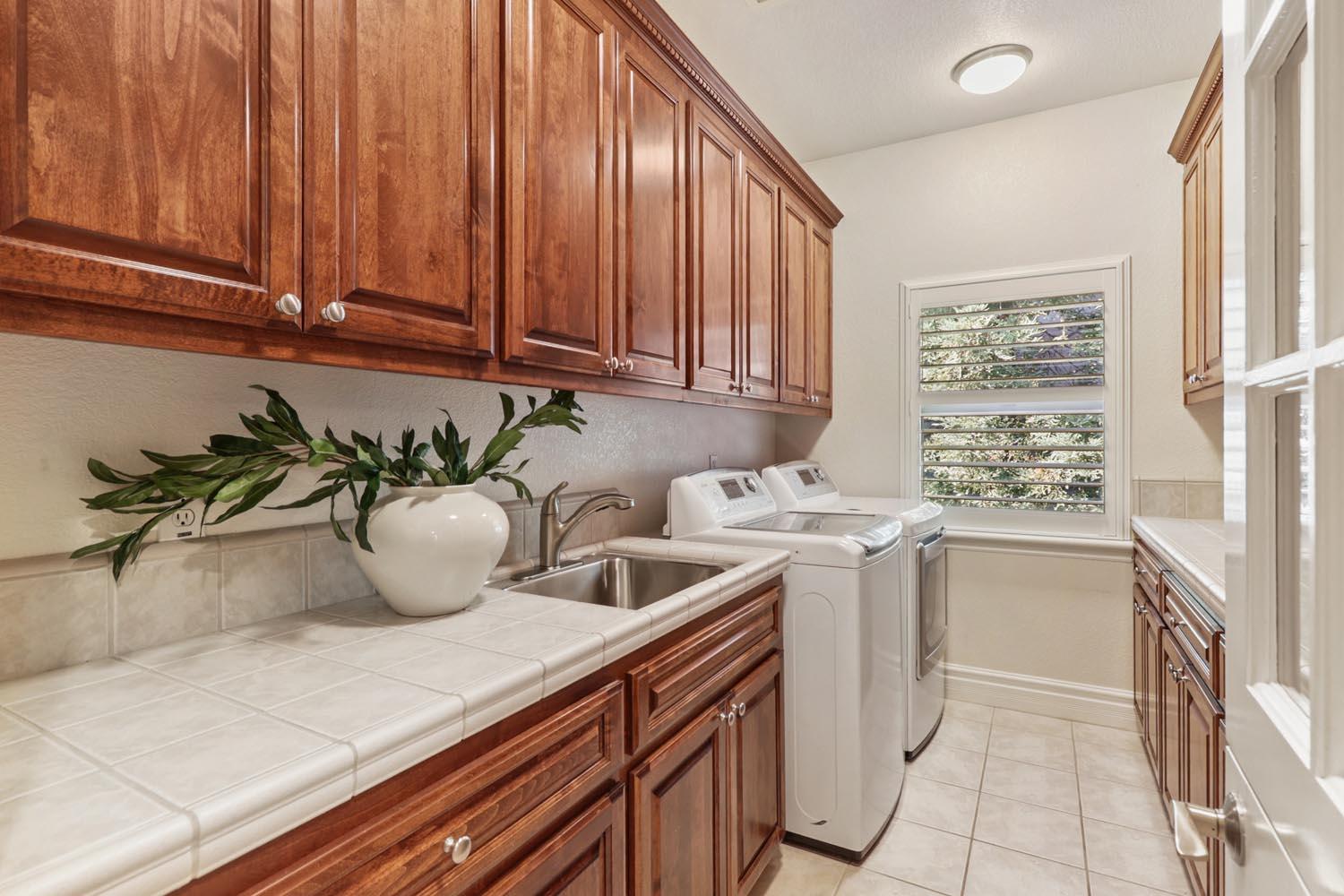 Carmichael, California, 95608, United States, 5 Bedrooms Bedrooms, ,5 BathroomsBathrooms,Residential,Active,1927677