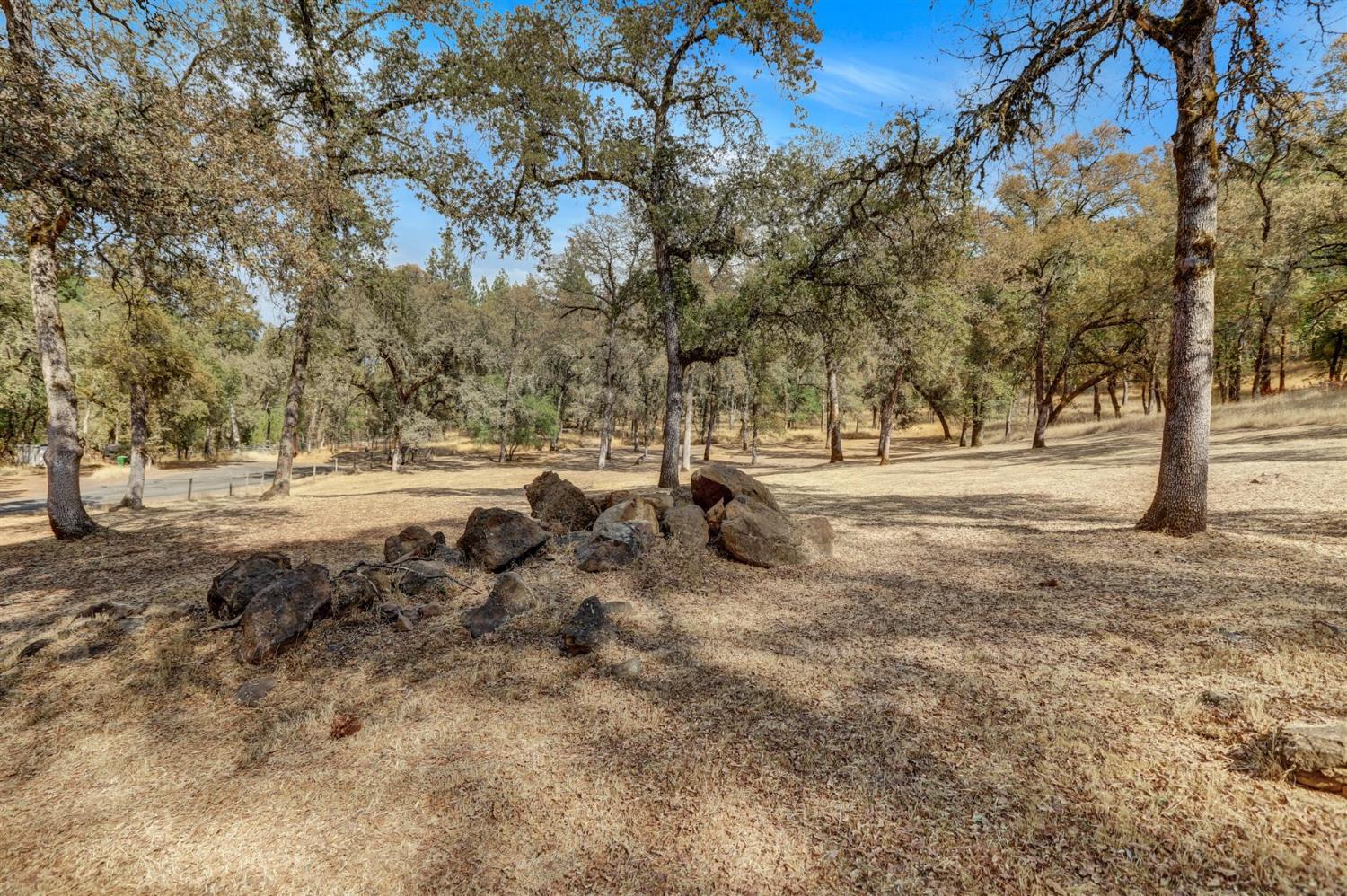 Grass Valley, California, 95949, United States, 4 Bedrooms Bedrooms, ,5 BathroomsBathrooms,Residential,Active,1941342
