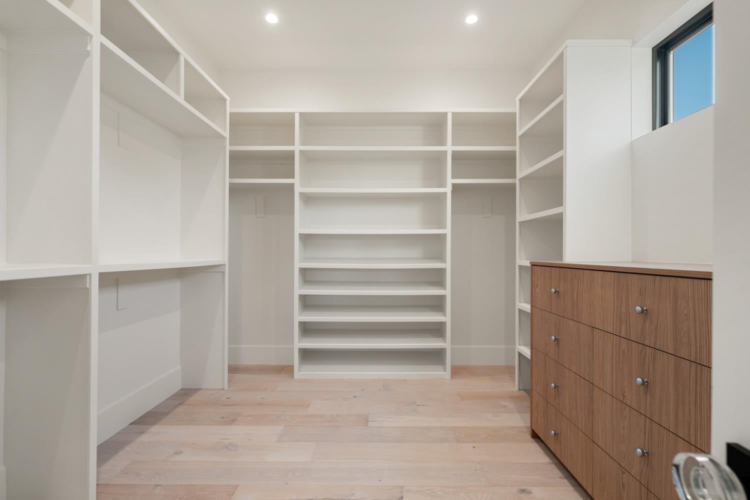 Loomis, California, 95650, United States, 4 Bedrooms Bedrooms, ,5 BathroomsBathrooms,Residential,Active,1893259