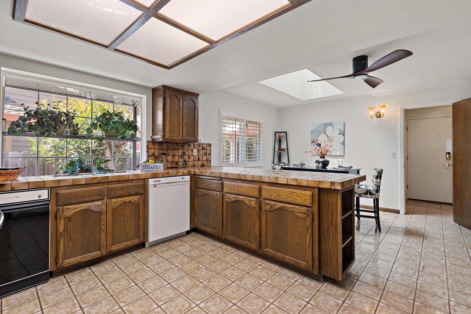 Davis, California, 95618, United States, 4 Bedrooms Bedrooms, ,3 BathroomsBathrooms,Residential,Active,1914765
