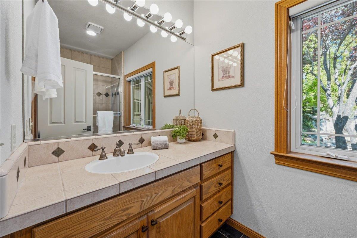 Nevada City, California, 95959, United States, 3 Bedrooms Bedrooms, ,3 BathroomsBathrooms,Residential,Active,2043425