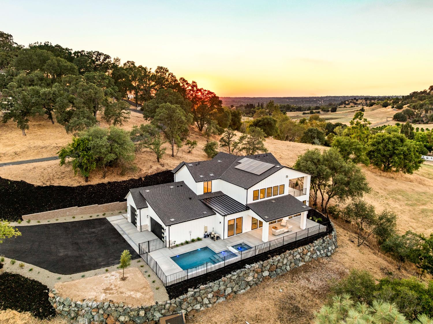 Loomis, California, 95650, United States, 5 Bedrooms Bedrooms, ,4 BathroomsBathrooms,Residential,Active,1959535