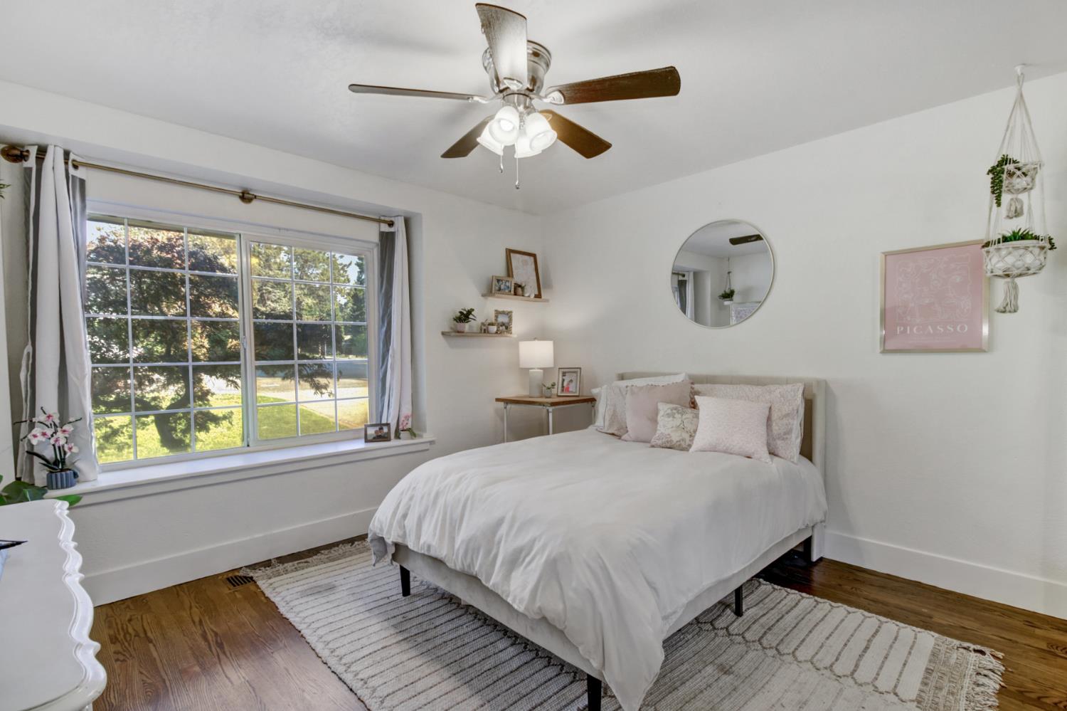 Carmichael, California, 95608, United States, 5 Bedrooms Bedrooms, ,4 BathroomsBathrooms,Residential,Active,1952048