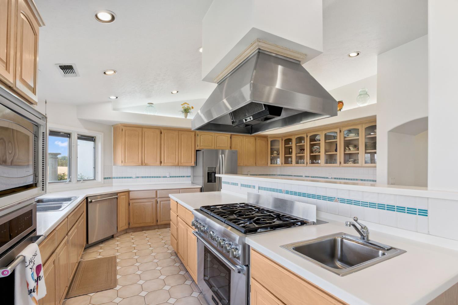 Wilton, California, 95693, United States, 4 Bedrooms Bedrooms, ,4 BathroomsBathrooms,Residential,Active,1892600