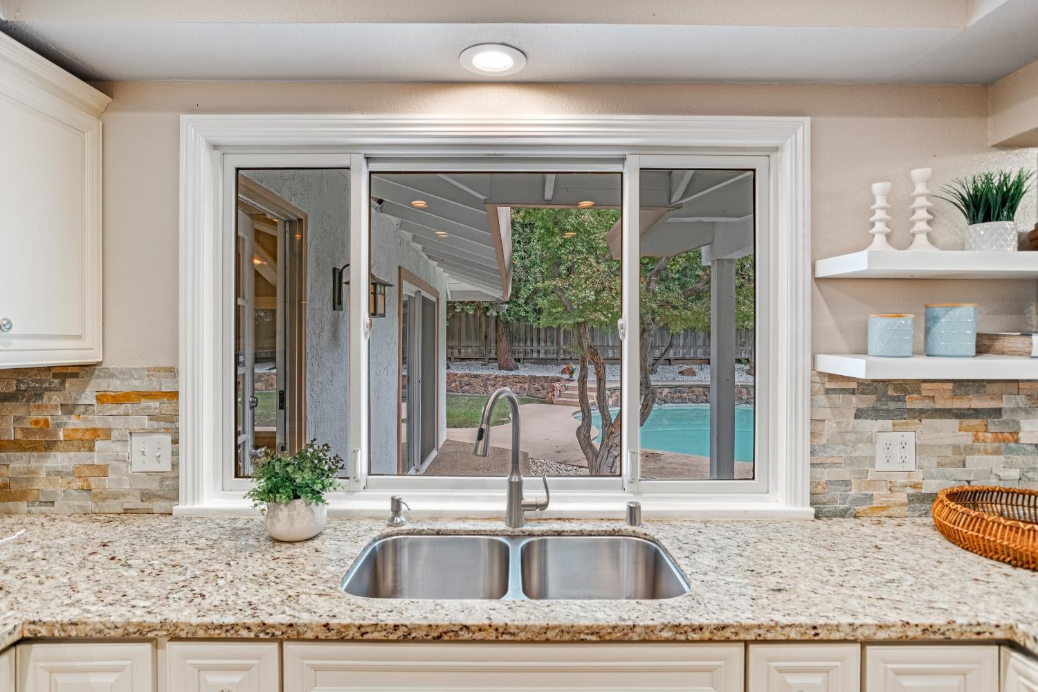 Sacramento, California, 95864, United States, 5 Bedrooms Bedrooms, ,3 BathroomsBathrooms,Residential,Active,1946308