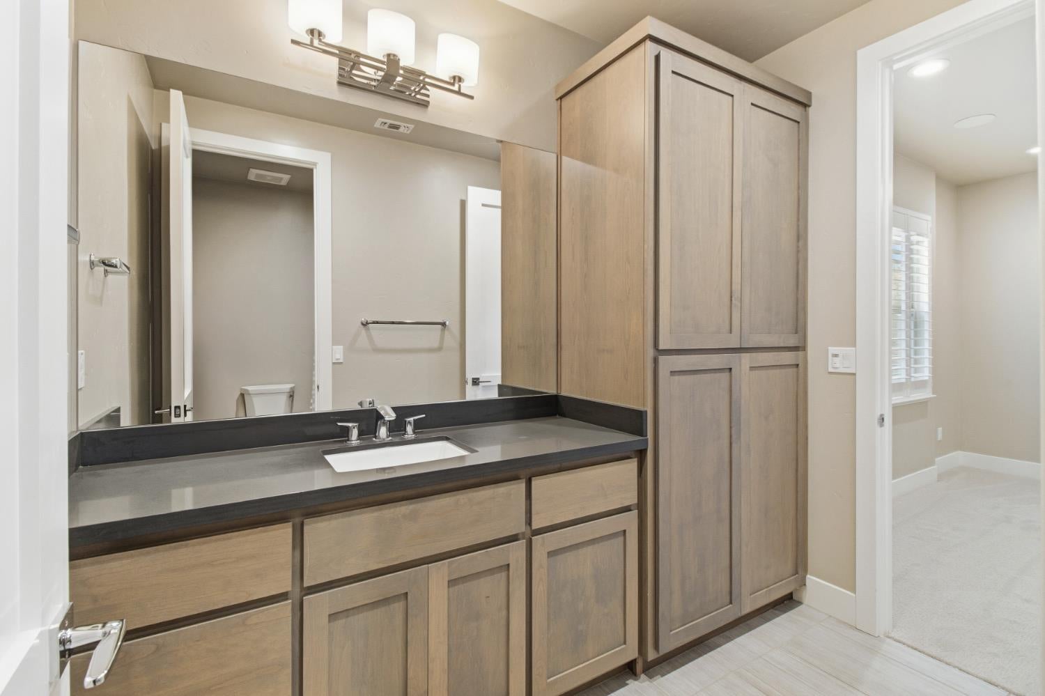 Sacramento, California, 95825, United States, 4 Bedrooms Bedrooms, ,4 BathroomsBathrooms,Residential,Active,1996302