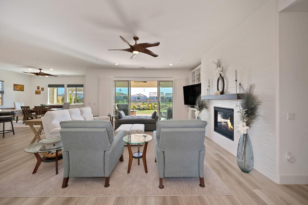 El Dorado Hills, California, 95762, United States, 2 Bedrooms Bedrooms, ,3 BathroomsBathrooms,Residential,Active,2009425