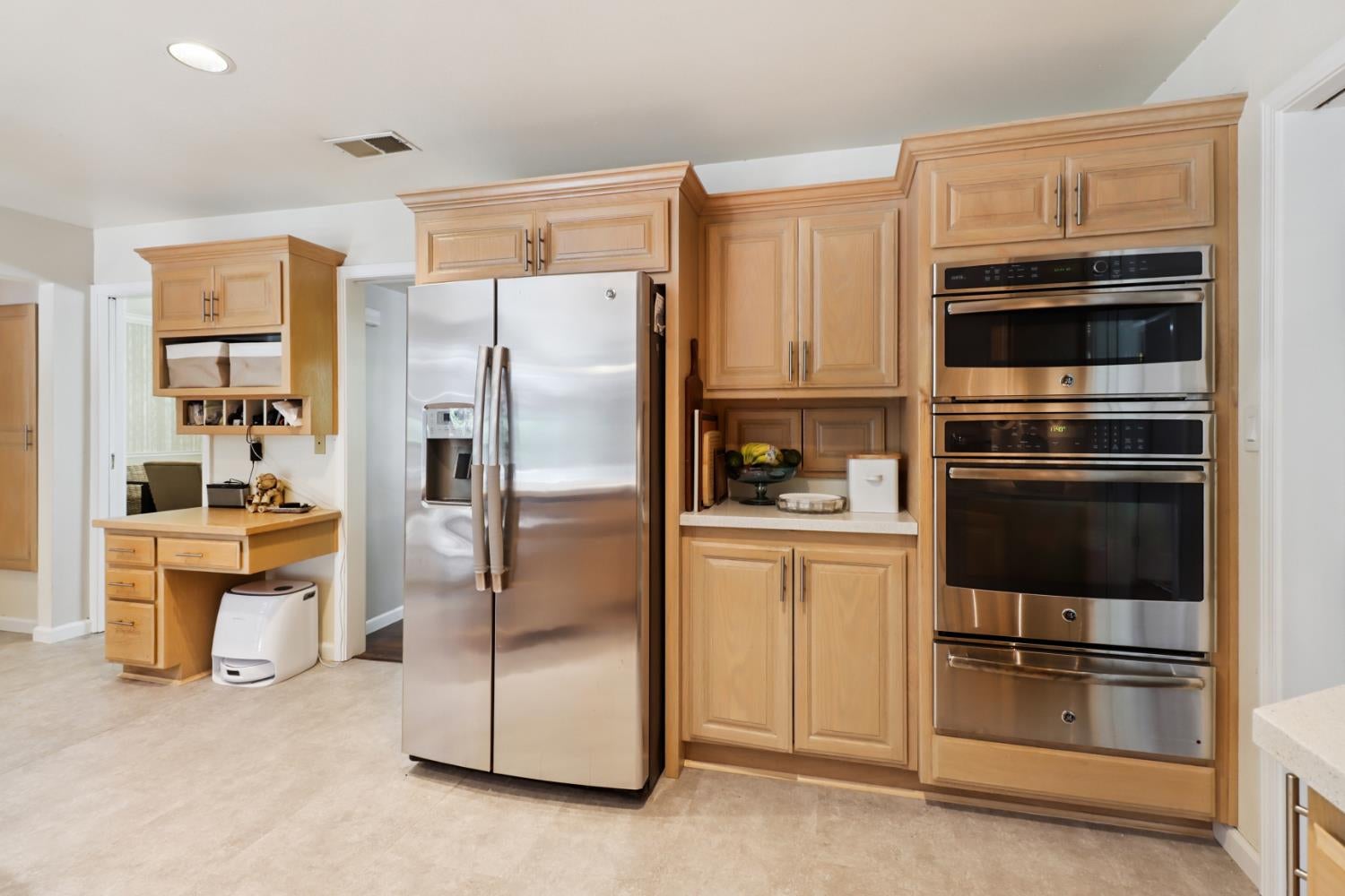 Carmichael, California, 95608, United States, 4 Bedrooms Bedrooms, ,3 BathroomsBathrooms,Residential,Active,1904149
