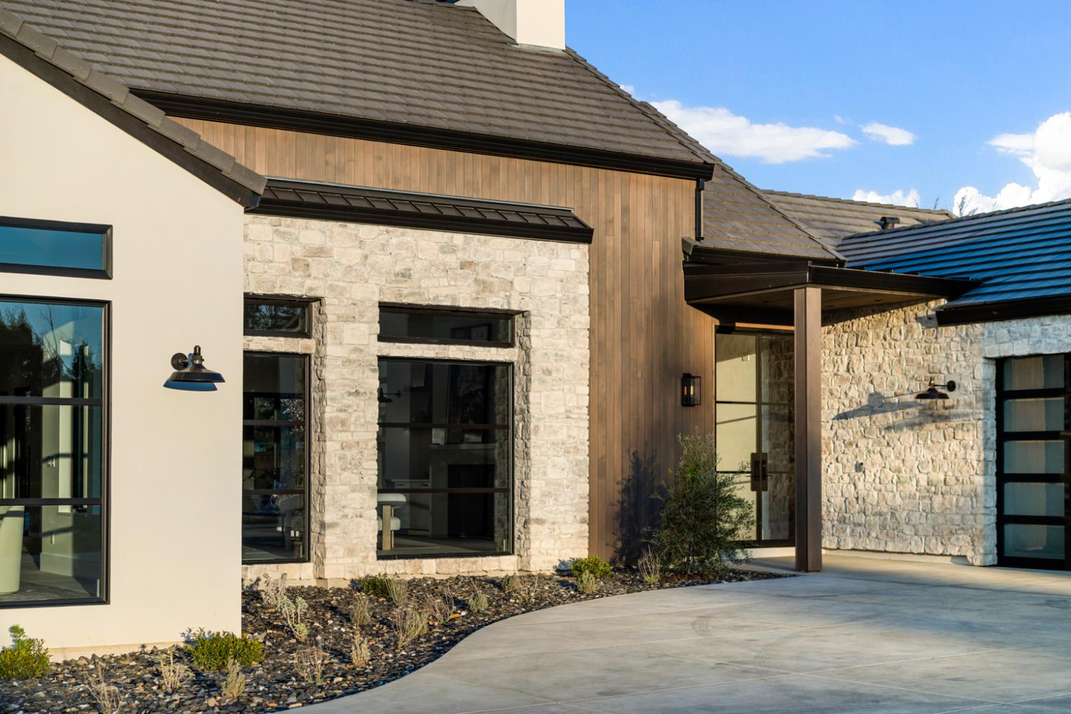 Loomis, California, 95650, United States, 4 Bedrooms Bedrooms, ,5 BathroomsBathrooms,Residential,Active,1893259